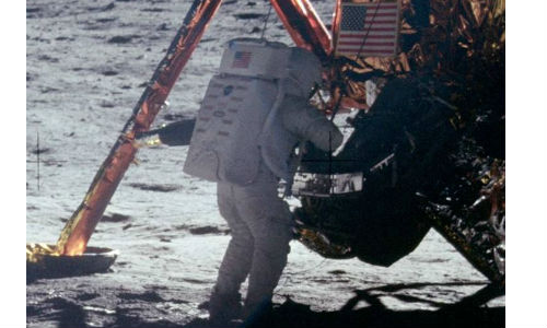 armstrong-on-the-moon
