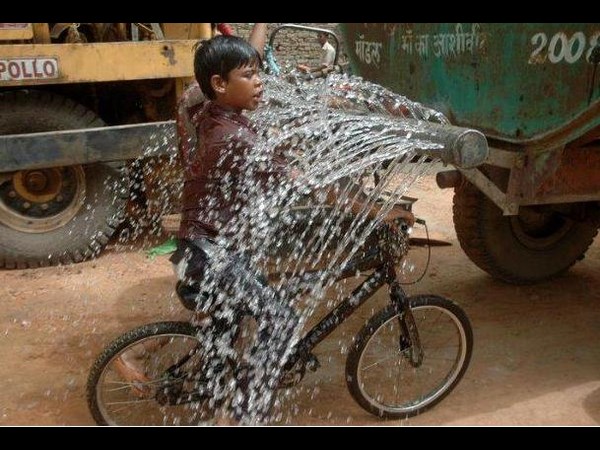 సోషల్ మీడియాలో దిమ్మతిరిగే ఫోటోలు