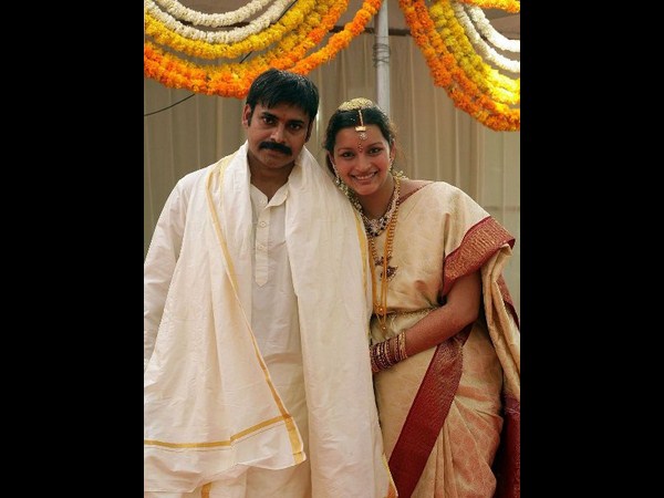 సోషల్ మీడియాలో హల్ చల్ చేస్తున్న పవన్ కళ్యాణ్ అరుదైన చిత్రాలు