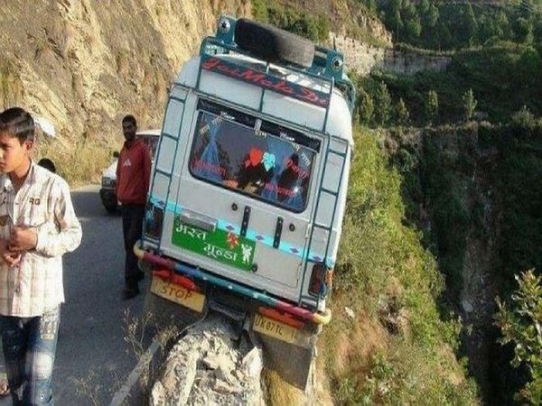 సోషల్ మీడియా సంచలనాలు