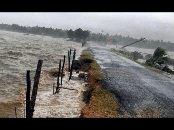 సోషల్ మీడియాలో హుదుద్ కల్లోలం..