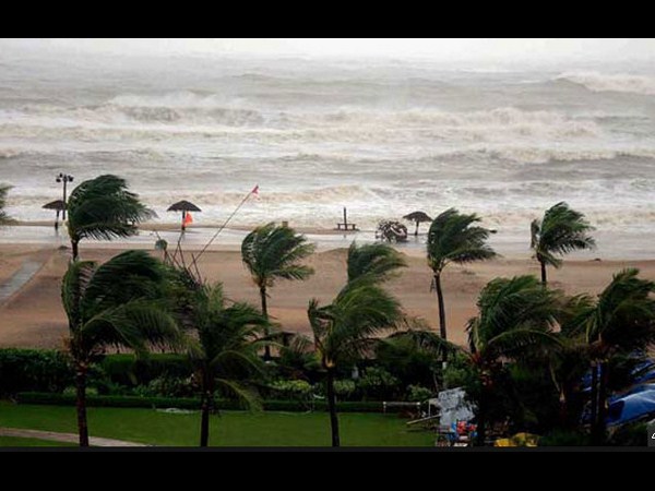 సోషల్ మీడియాలో హుదుద్ కల్లోలం..