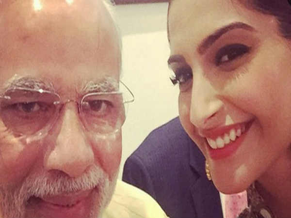 సోనమ్ కపూర్ తో మోడీ