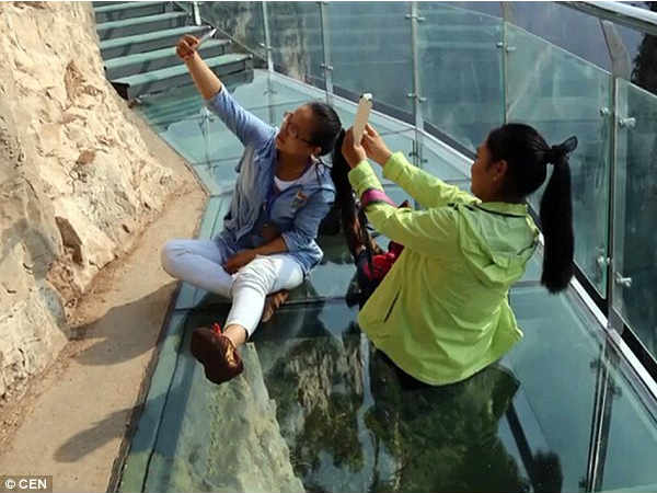 సోషల్ మీడియాలో దీనిపై విపరీతంగా చర్చలు