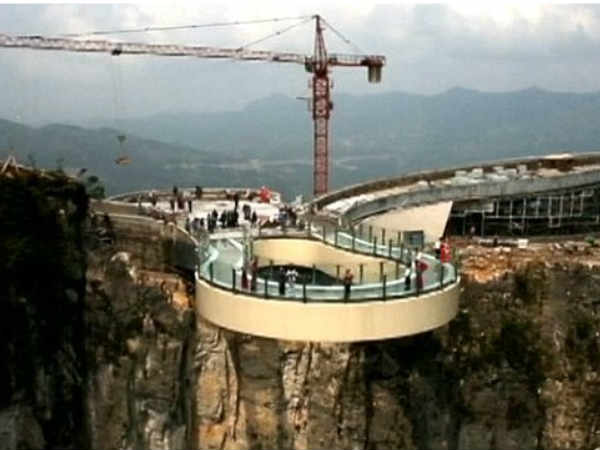 ప్రపంచంలోనే అతి పెద్ద గాజువంతెనగా