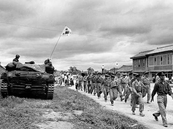 1950లలో కొరియన్ సంక్షోభంలో జోక్యం చేసుకుని..