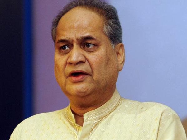 9 వ స్థానంలో రాహుల్ బజాజ్ అండ్ ఫ్యామిలీ