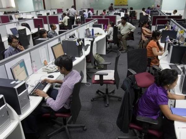 ఐటీలో కొత్త ఉద్యోగుల జీతాలకు తిప్పలే తిప్పలు