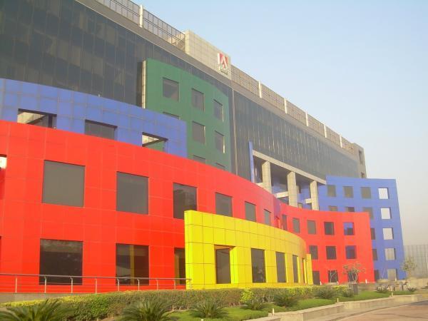 ఉద్యోగమంటూ చేస్తే ఈ కంపెనీల్లోనే