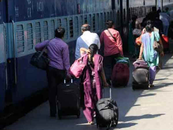 ఇకపై ఆధార్ ఉంటేనే రైలు ప్రయాణం