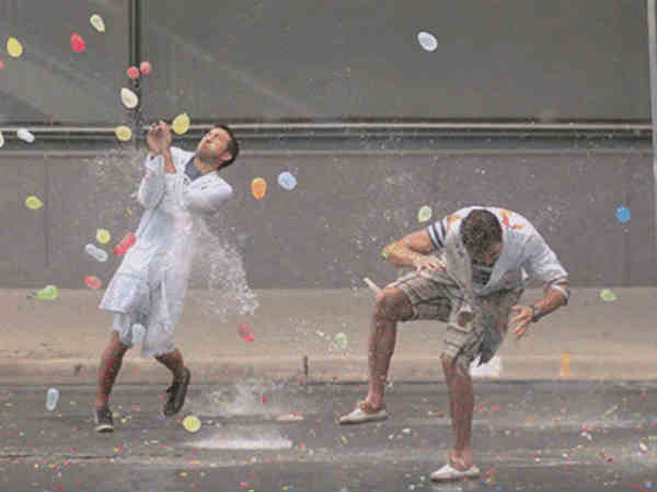 రూ. 800 ఫోన్..ఐ ఫోన్ను సవాల్ చేస్తోంది