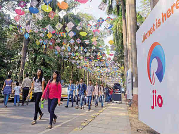 మూడు రకాల ప్లాన్లలో..