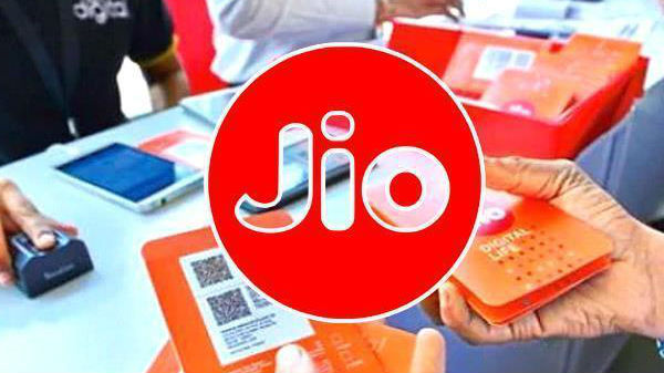 సెక్యూరిటీ అమౌంట్ క్రింద రూ.4,500 చెల్లించాలి..