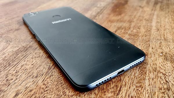 కెమెరా ప్రత్యేక ఆకర్షణ