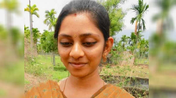 ప్రైవేటు స్కూల్లో టీచర్