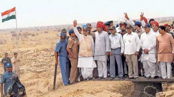 తరువాత ప్రధానిగా వచ్చిన వాజ్పేయి..