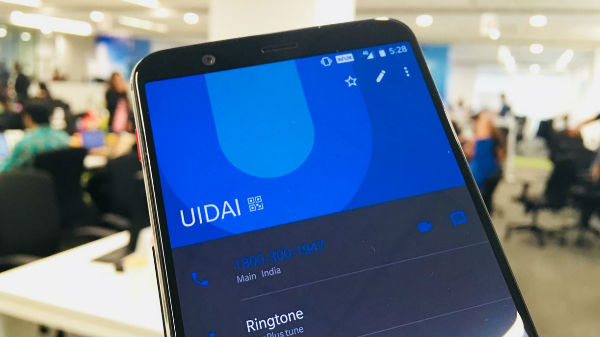 UIDAI అనే కాంటాక్ట్ ఉండడం వల్ల హ్యాక్ అయ్యే ఛాన్స్...