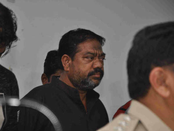 ఇలా తప్పించుకునే ప్రయత్నం