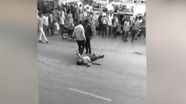 రమేష్ ను చంపిన గొడ్డలిని అక్కడే వేశాడు....