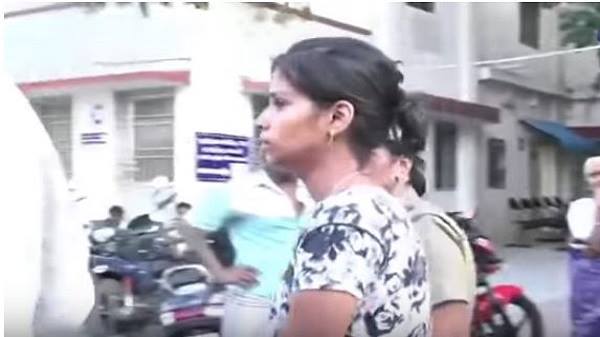 దేవీప్రియ తను సురేష్ ని ప్రేమిస్తున్నట్టు....