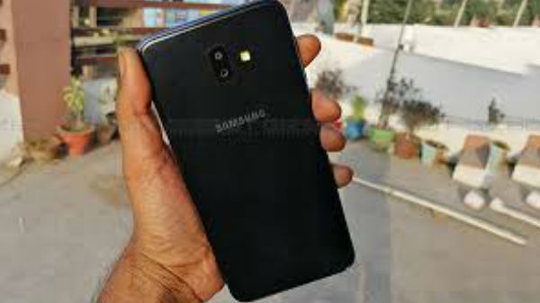 Galaxy J6+ ఫీచర్లు :