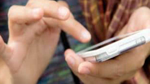తరచూ సెల్ ఫోన్ లో వీడియోలు ...