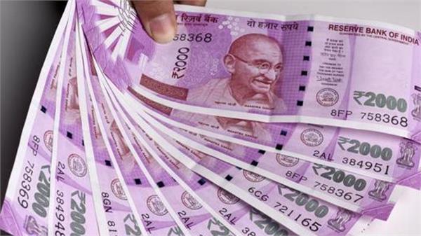 అక్కడక్కడ మారుస్తూ