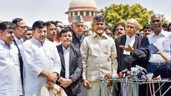 ప్రతిపక్షాల నేతలు ఆరోపణలు