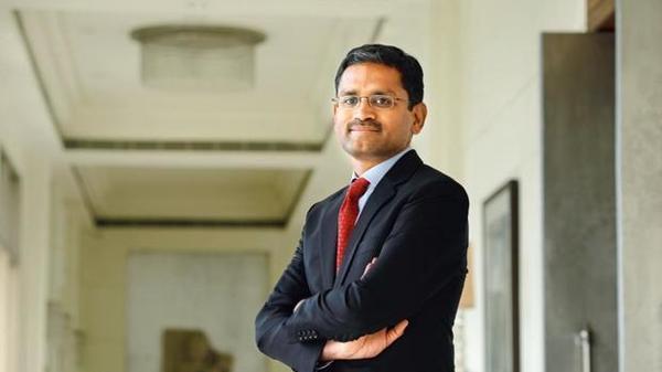 టీసీఎస్లో వందకు పైగా, ఇన్ఫోసిస్లో 60