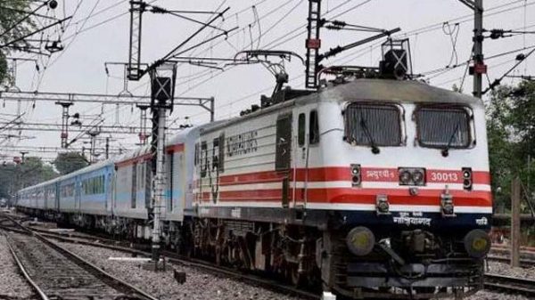 పాంటోగ్రాఫ్ అనే పరికరం ద్వారా