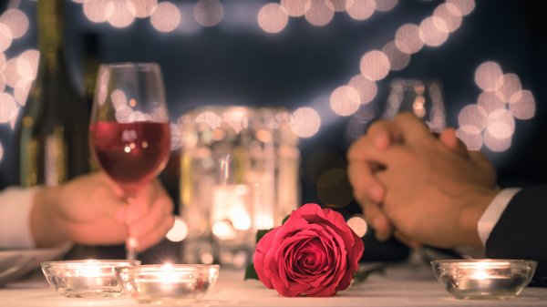 మొదటి బుకింగ్పై రూ.100 తగ్గింపు