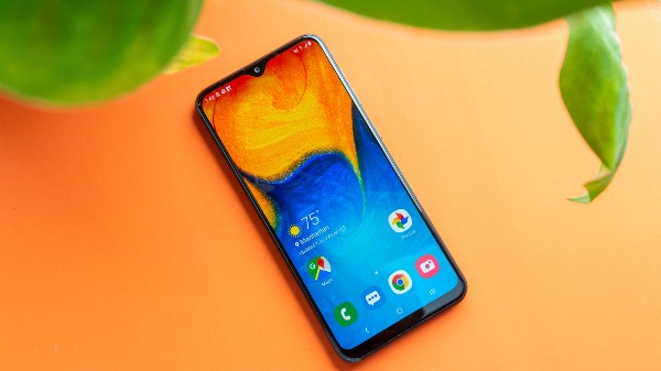 7. Samsung Galaxy A20: ధర Rs.11,490