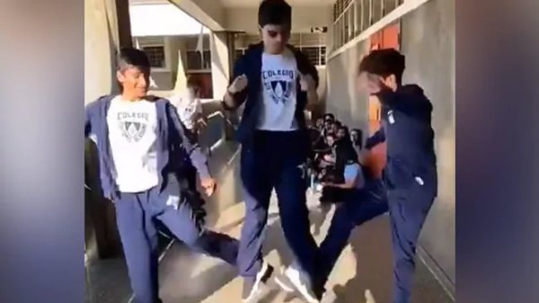 నోటీసు జారీ చేశారు