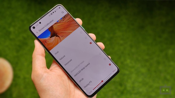 వన్ప్లస్ 8T 120Hz రిఫ్రెష్ రేట్ AMOLED డిస్ప్లే