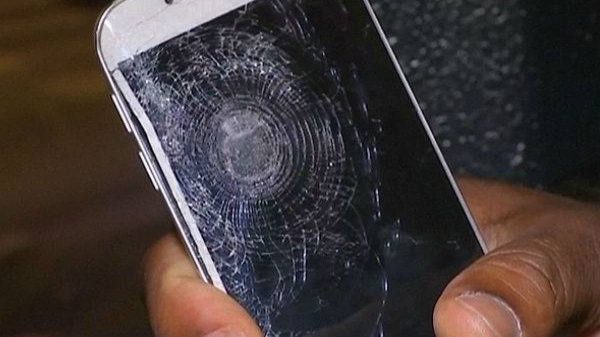 పగిలిపోయిన స్మార్ట్ ఫోన్ స్క్రీన్