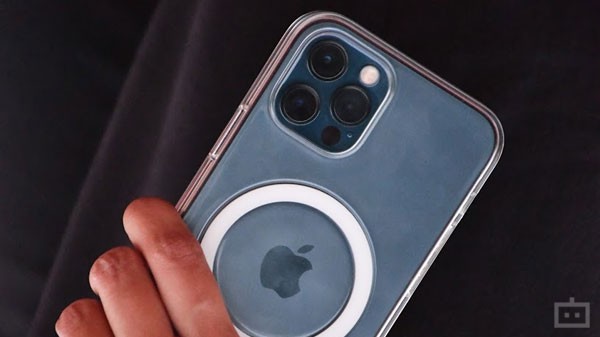 iPhone 12 Pro మరియు AirPods Pro