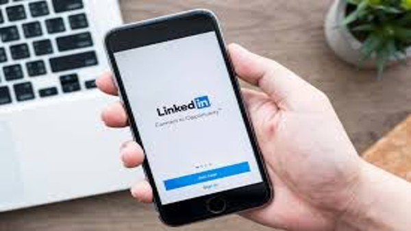 LinkedInలో ఎవరినైనా వారికి తెలియకుండా బ్లాక్ చేయడం ఎలా? LinkedInలో ఎవరినైనా వారికి తెలియకుండా బ్లాక్ చేయడం ఎలా?